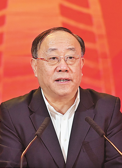 商务部党组成员、副部长 王炳南